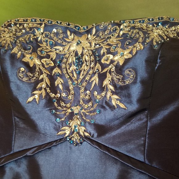 Cinderella Prom Dress/Gown - Picture 2 of 6